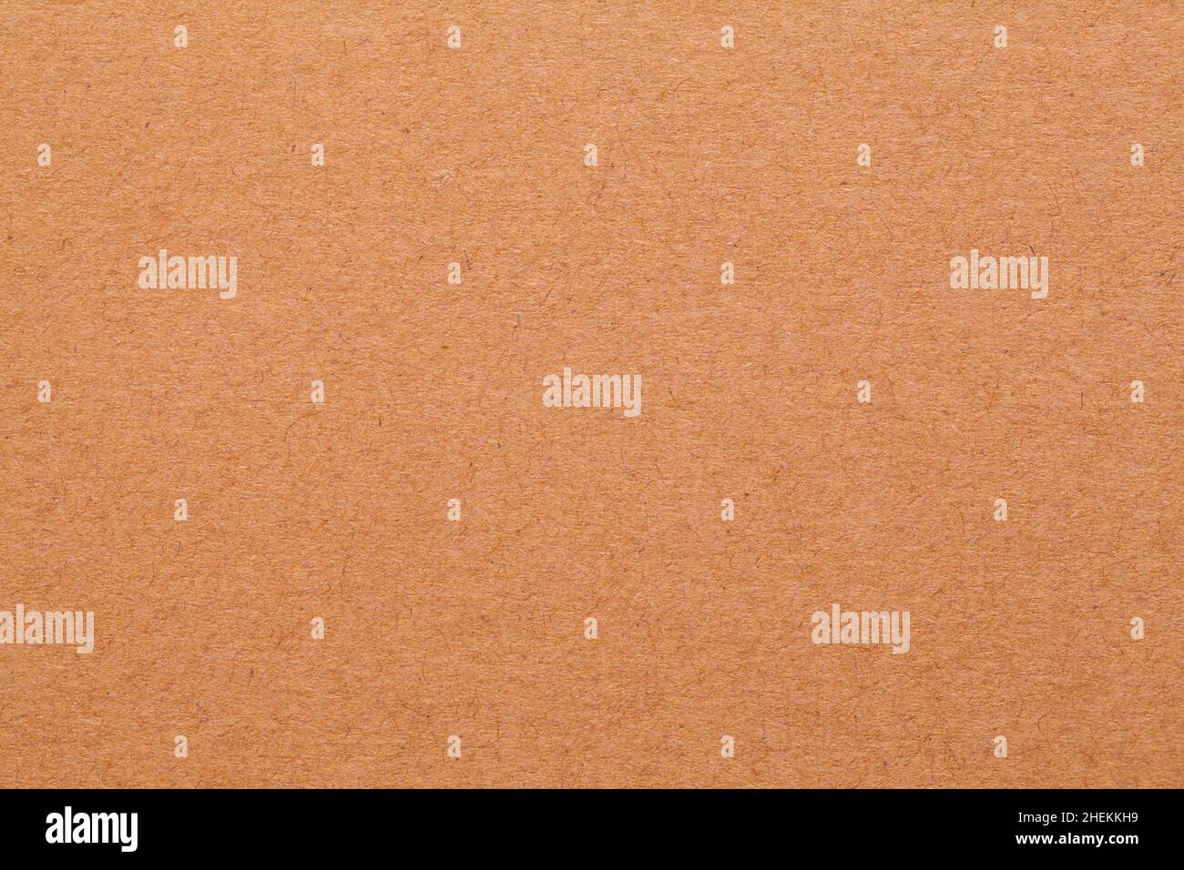 Flat Brown Cardboard Glatte Strukturierte Hintergrund Close Up. Stockfoto