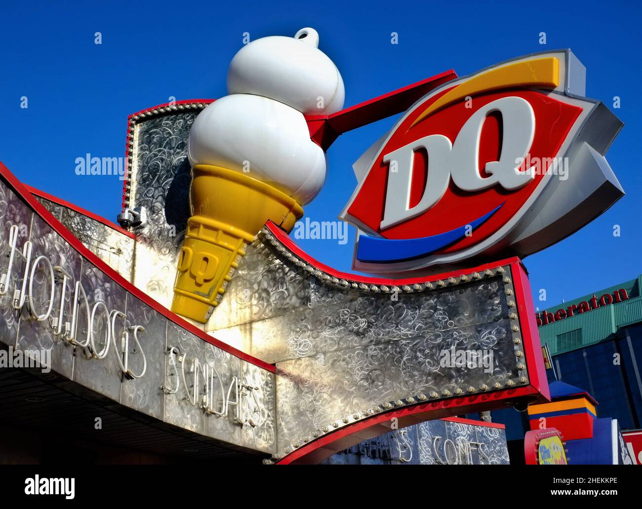 Schild Dairy Queen in Niagara Falls, ON Stockfotografie Alamy