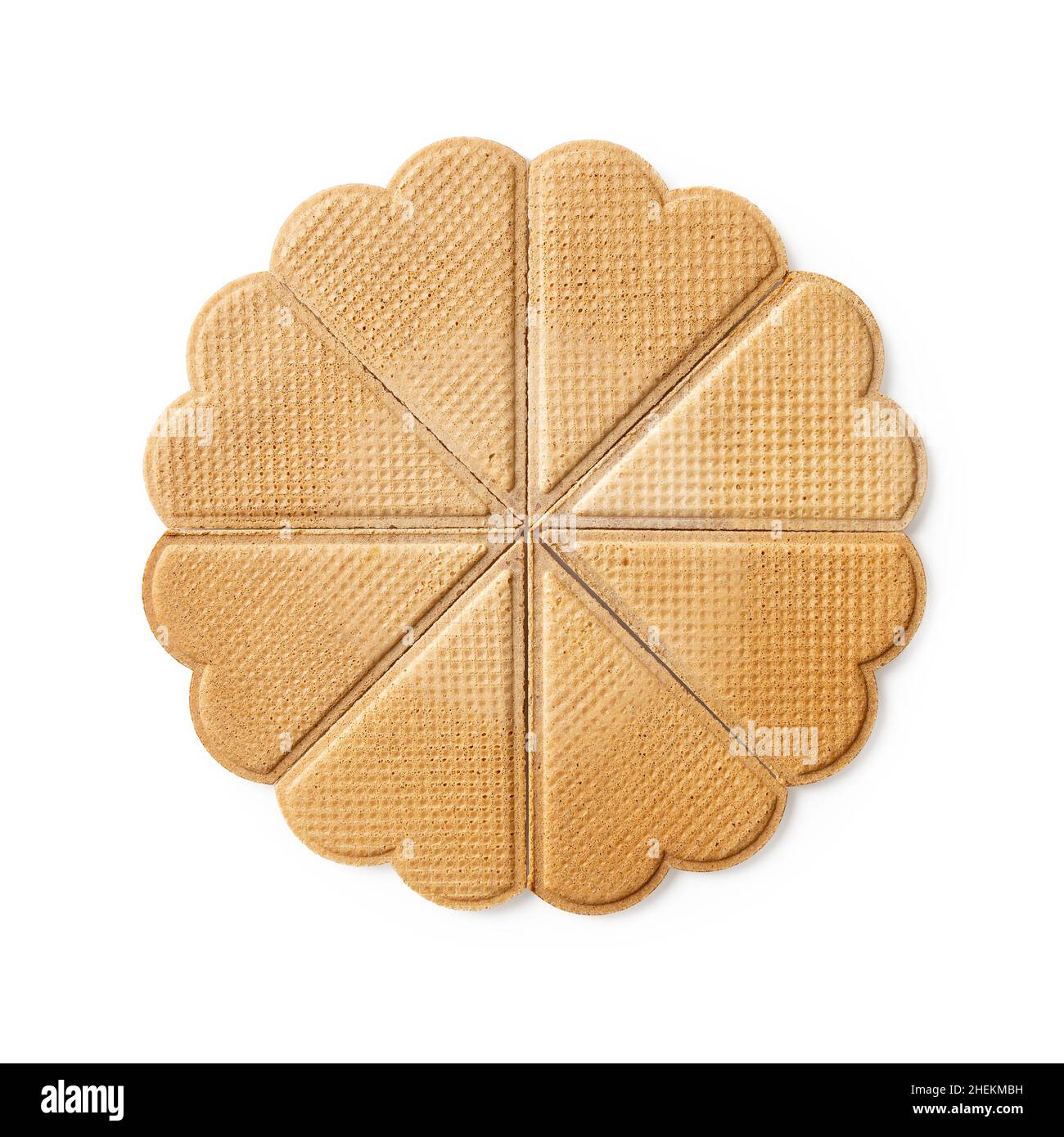Herzförmige Waffeln für die Eiscreme-Dekoration sind in einer Radeform isoliert auf weißem Hintergrund. Dünne flache Waffelplätzchen zum Garnieren. Süßes Gebäck. Stockfoto