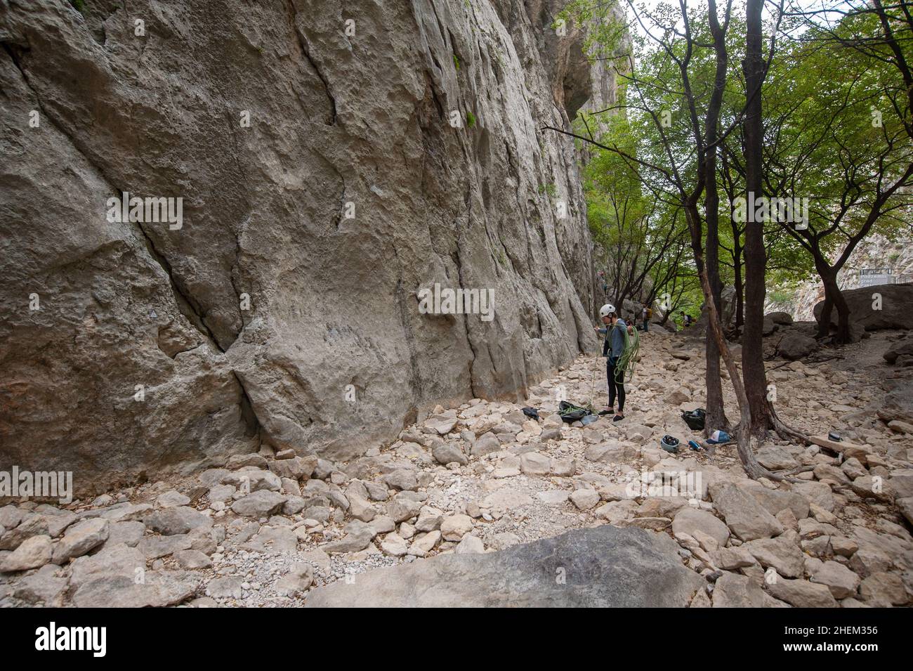 Klettern in der Schlucht Velika Paklenica, Nationalpark Paklenica, Starigrad, Kroatien Stockfoto