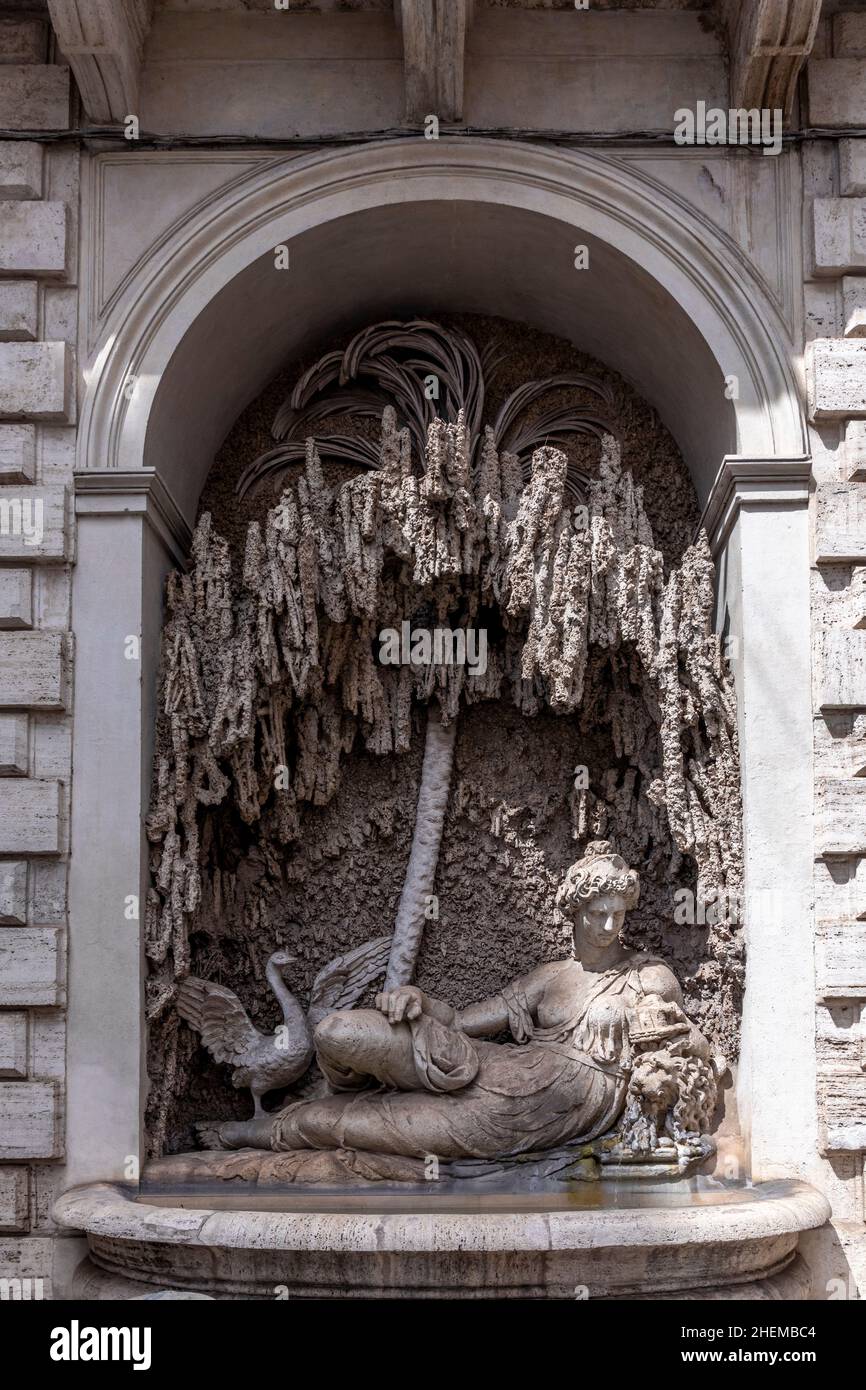 Der Quattro Fontane (die vier Brunnen) ist ein Ensemble von vier Brunnen der späten Renaissance, die sich an der Kreuzung der Via delle Quattro Fontane an befinden Stockfoto
