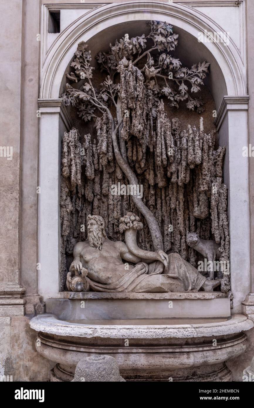 Der Quattro Fontane (die vier Brunnen) ist ein Ensemble von vier Brunnen der späten Renaissance, die sich an der Kreuzung der Via delle Quattro Fontane an befinden Stockfoto