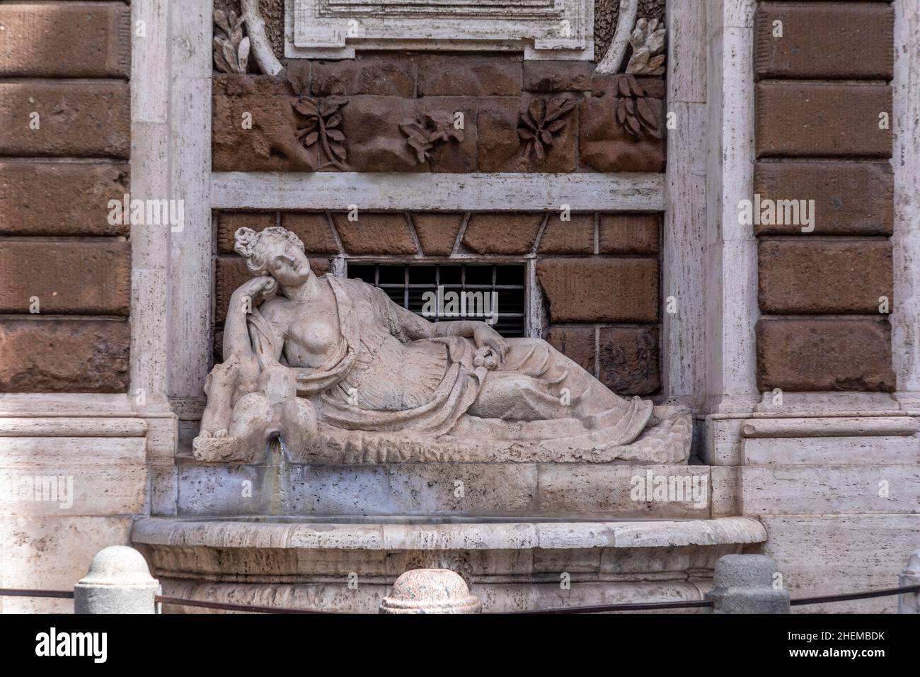 Der Quattro Fontane (die vier Brunnen) ist ein Ensemble von vier Brunnen der späten Renaissance, die sich an der Kreuzung der Via delle Quattro Fontane an befinden Stockfoto
