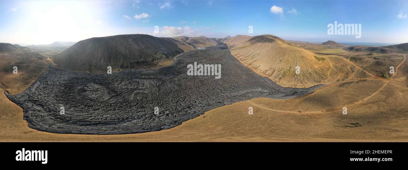 Luftdrohnenlandschaft von Lavafeldern am Fagradalsfjall Vulkan Stockfoto