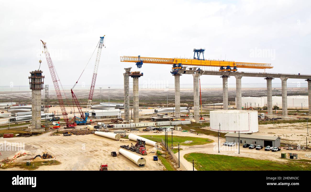 Mit Blick auf den Bau der neuen Corpus Christi Harbour Bridge, 6-spurige, mit einer Seilbahn versehende, Beton-Segmentierbrücke. Stockfoto