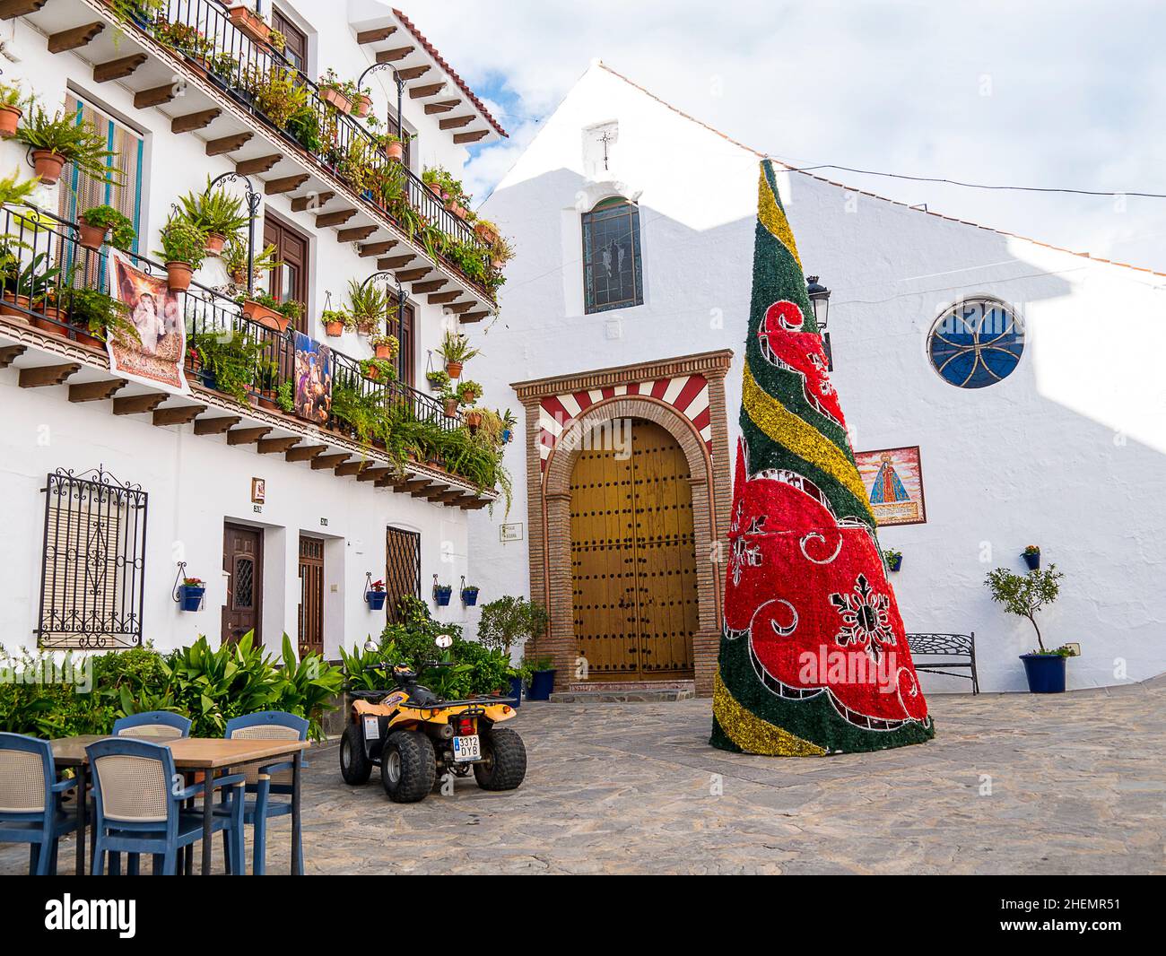 Weihnachtslichter in Canillas de Albaida ist eine Stadt in der Provinz Málaga, Spanien. Sie ist Teil der „Sonnen- und Weinstraße“ in der Region Axarquía Stockfoto Weihnachtslichter in Canillas de Albaida ist eine Stadt in der Provinz Málaga, Spanien. Sie ist Teil der „Sonnen- und Weinstraße“ in der Region Axarquía Stockfoto