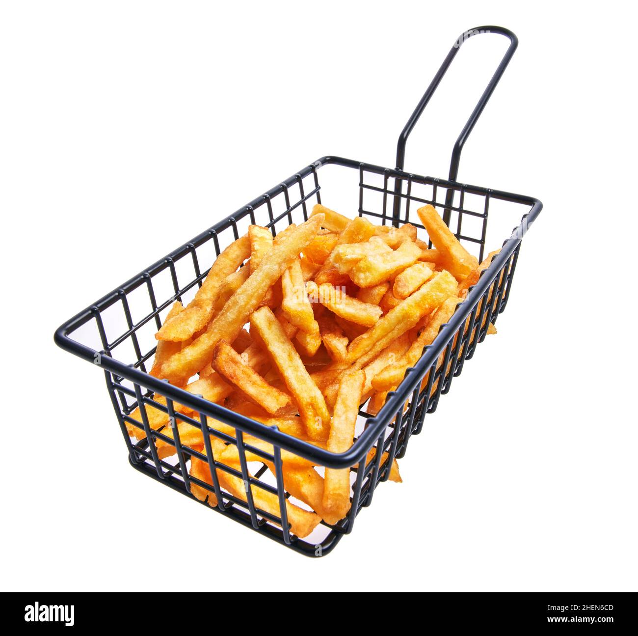 Stahlkorb mit französischen Bratkartoffeln isoliert auf weißem Hintergrund Stockfoto