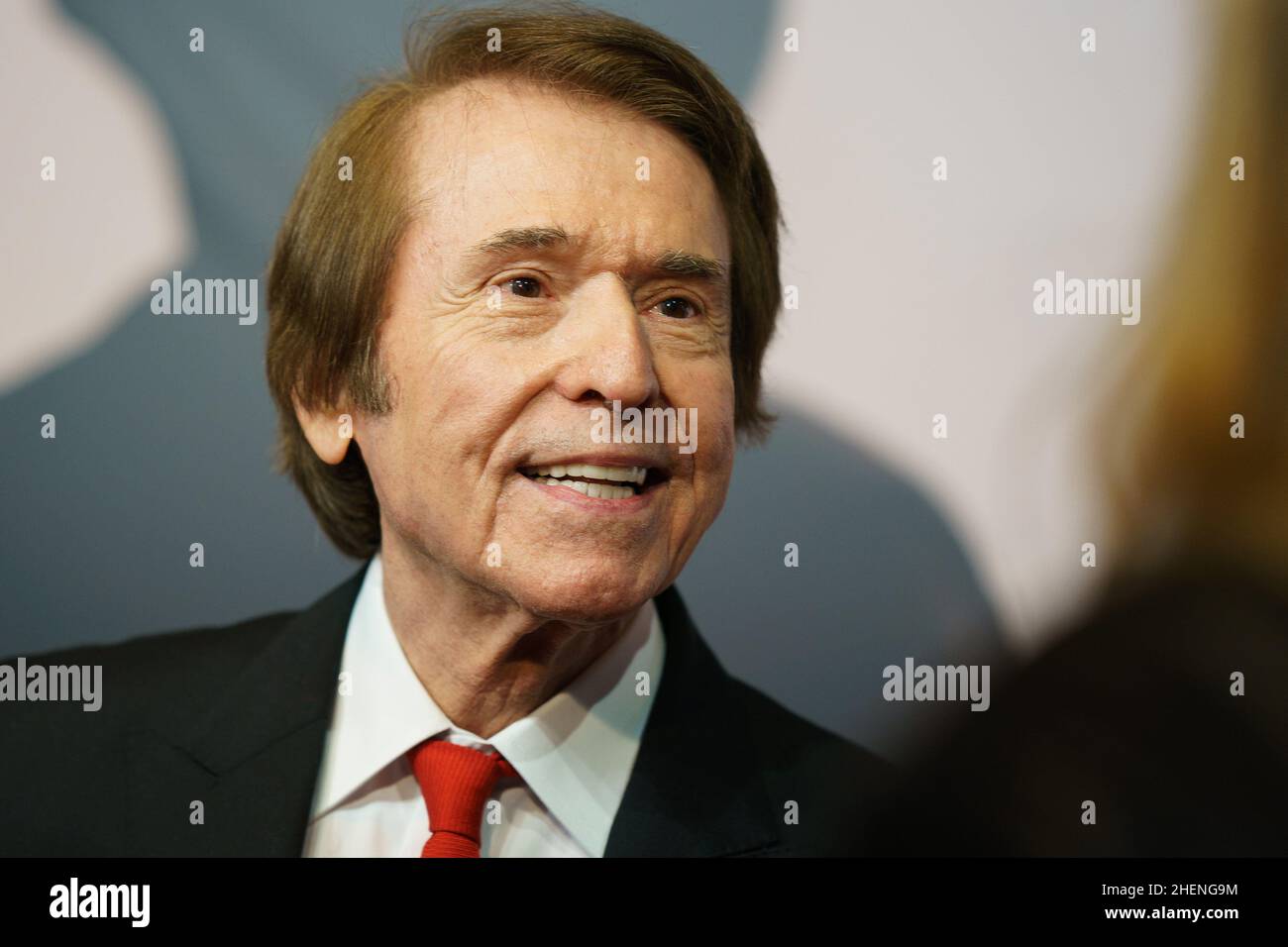 Madrid, Spanien. 11th Januar 2022. Rafael Martos Sánchez, besser bekannt als Raphael, nimmt an der Premiere von „Raphaelismo“ im Callao Cinema in Madrid Teil. Kredit: SOPA Images Limited/Alamy Live Nachrichten Stockfoto