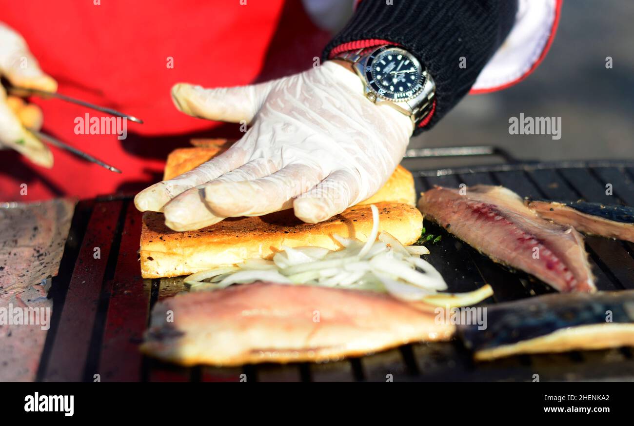 Eine Makrele Fisch sandwich in der Nähe der Galata-Brücke in Istanbul. Stockfoto