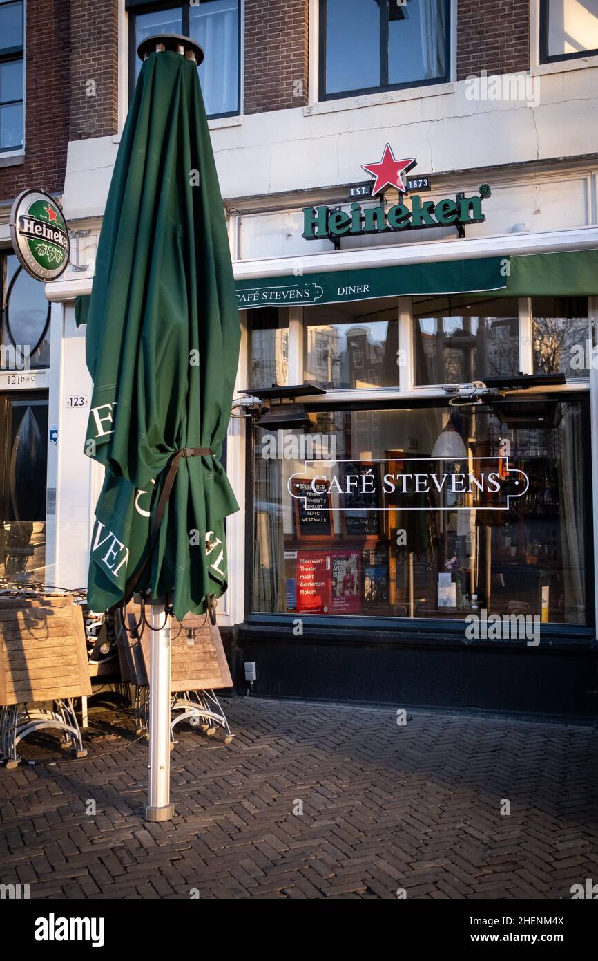 Niederlande, Amsterdam am 2021-12-11. Bar Restaurant schließt als Teil der Eindämmung gegen die Ausbreitung der covid-19 Amsterdam. Foto von Martin Stockfoto