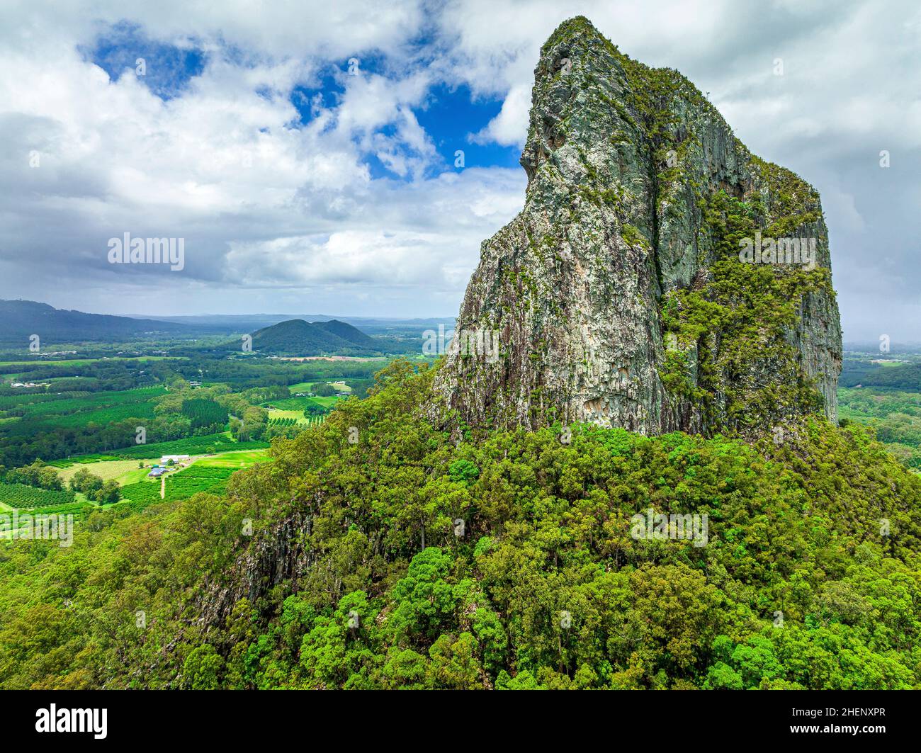 Nahaufnahme des Mount Coonowrin in den Glass House Mountains. Sunshine Coast, Queensland, Australien. Stockfoto