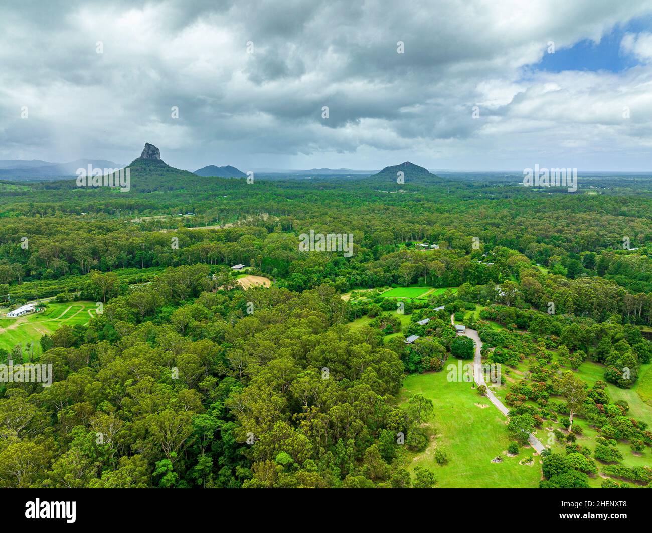 Luftaufnahme der Glass House Mountains an der Sunshine Coast. Beerwah, Queensland, Australien Stockfoto