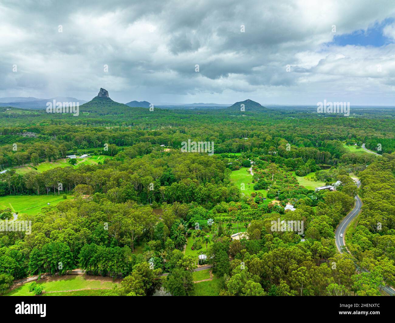 Luftaufnahme der Glass House Mountains an der Sunshine Coast. Beerwah, Queensland, Australien Stockfoto