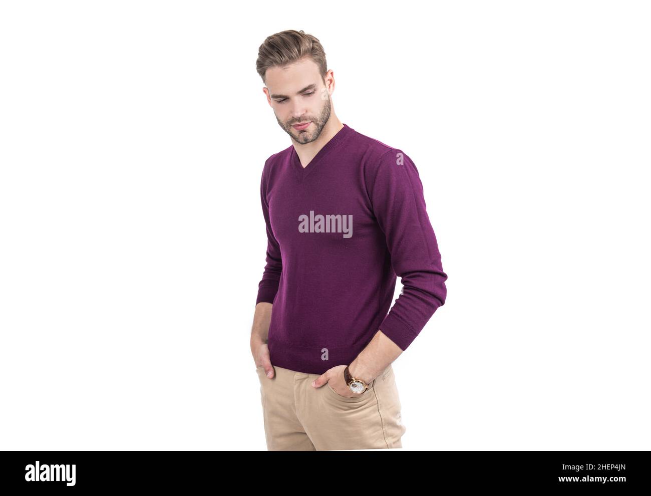 Peppen Sie Ihren lässigen Look auf. Attraktiver Mann mit selbstbewusster Optik. Modische Herrenmode. Herrenbekleidung Stockfoto