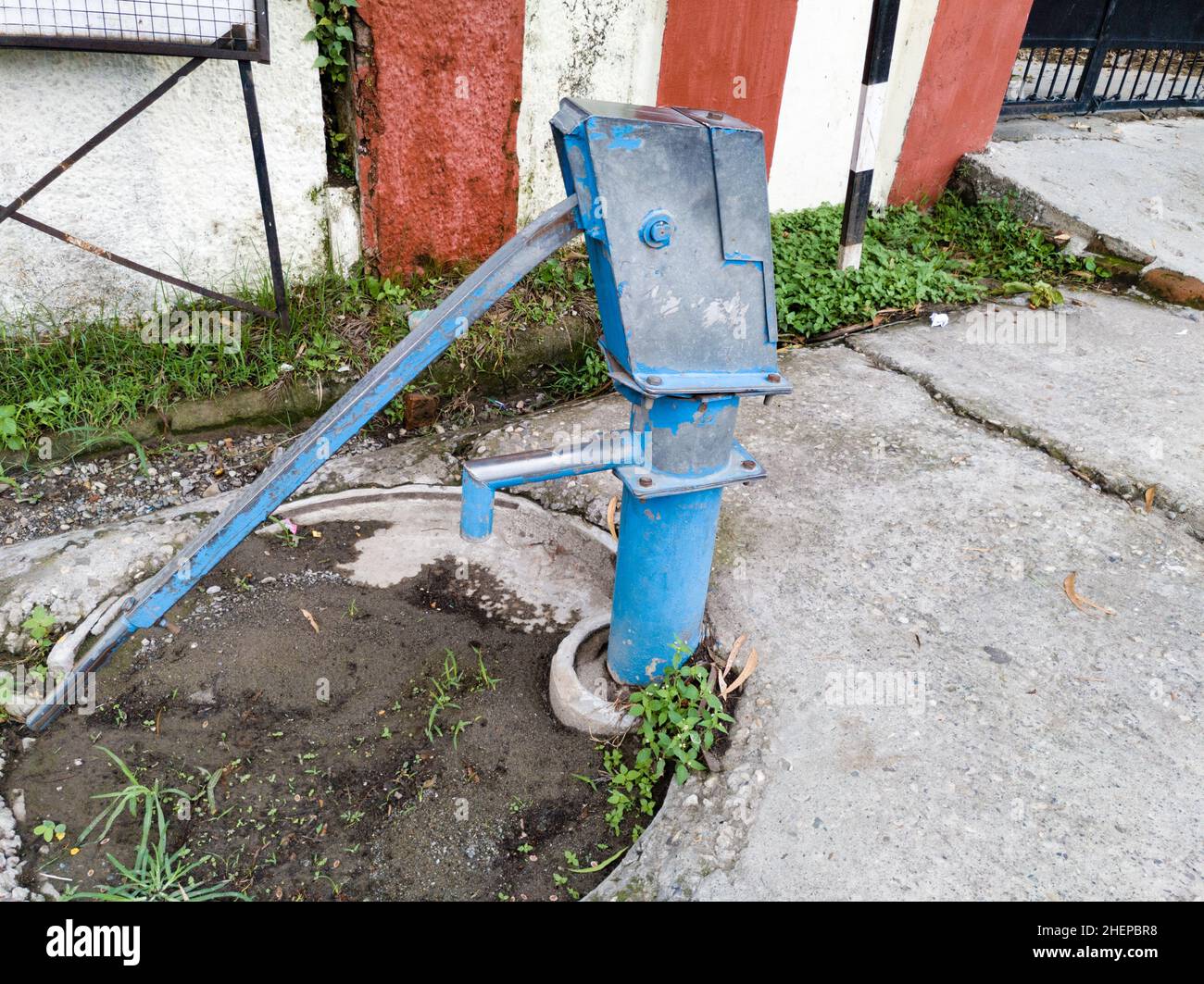 Nahaufnahme einer Handpumpe in INDIEN. Stockfoto