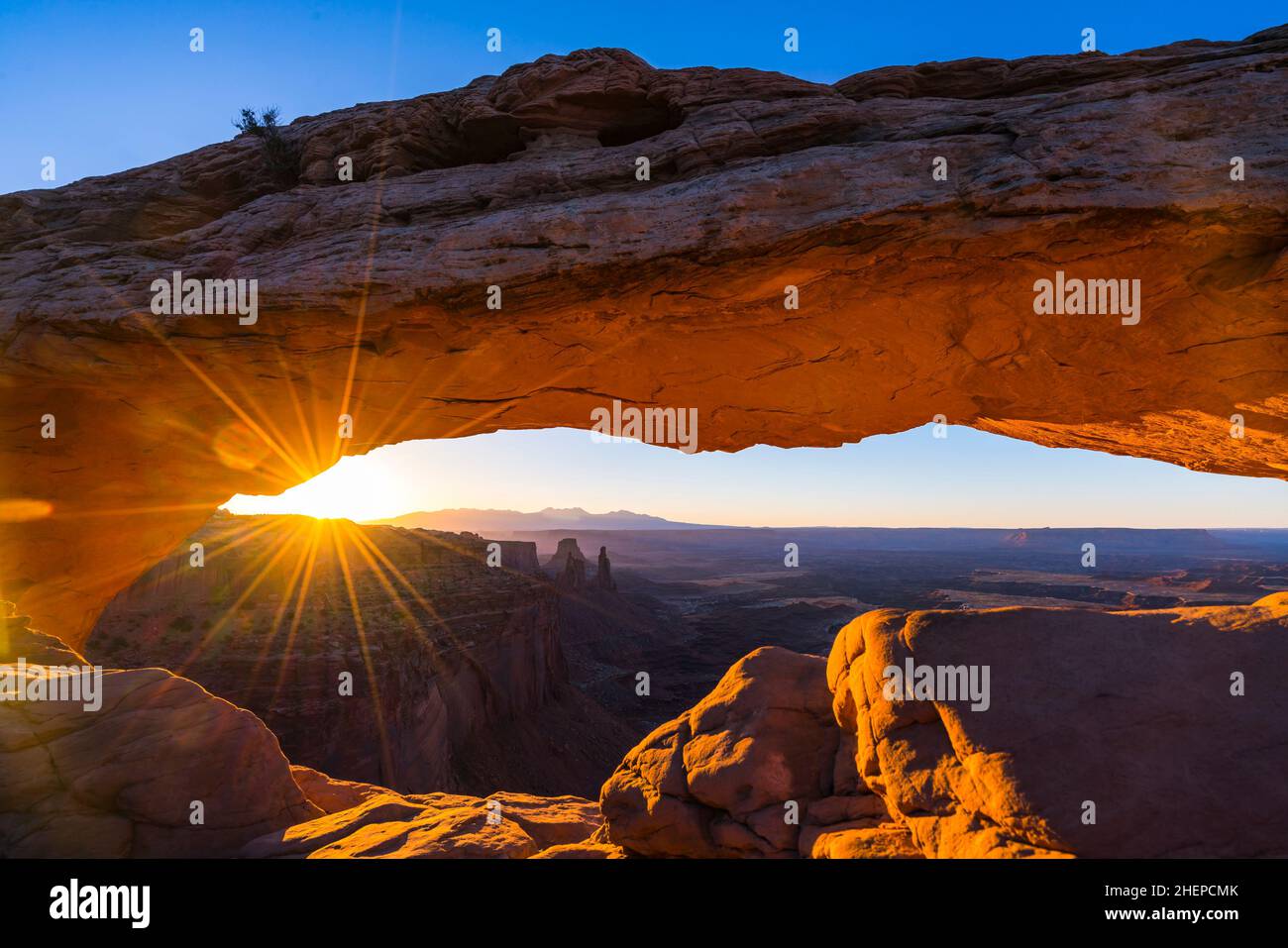 Mesa Arch, Canyonland National Park bei Sonnenaufgang, Moab, Utah, usa. ud. Stockfoto