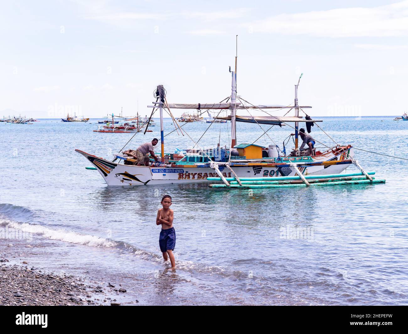 Thunfisch-Fischerboot in Maasim, einer kleinen Stadt in der Provinz Sarangani an der Südspitze von Mindanao, der südlichsten großen Insel der Philippinen. Stockfoto