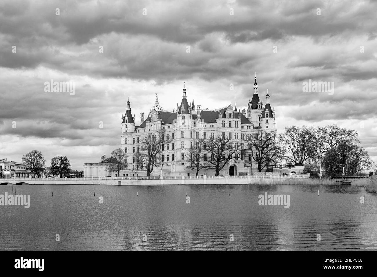 Berühmtes schweriner Schloss in hellem Licht Stockfoto