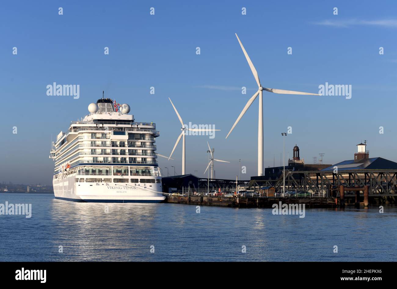 12/01/2022 London International Cruise Terminal Tilbury UK Viking Venus ist das erste Kreuzfahrtschiff, das 2022 den London International Cruise Terminal besucht Stockfoto