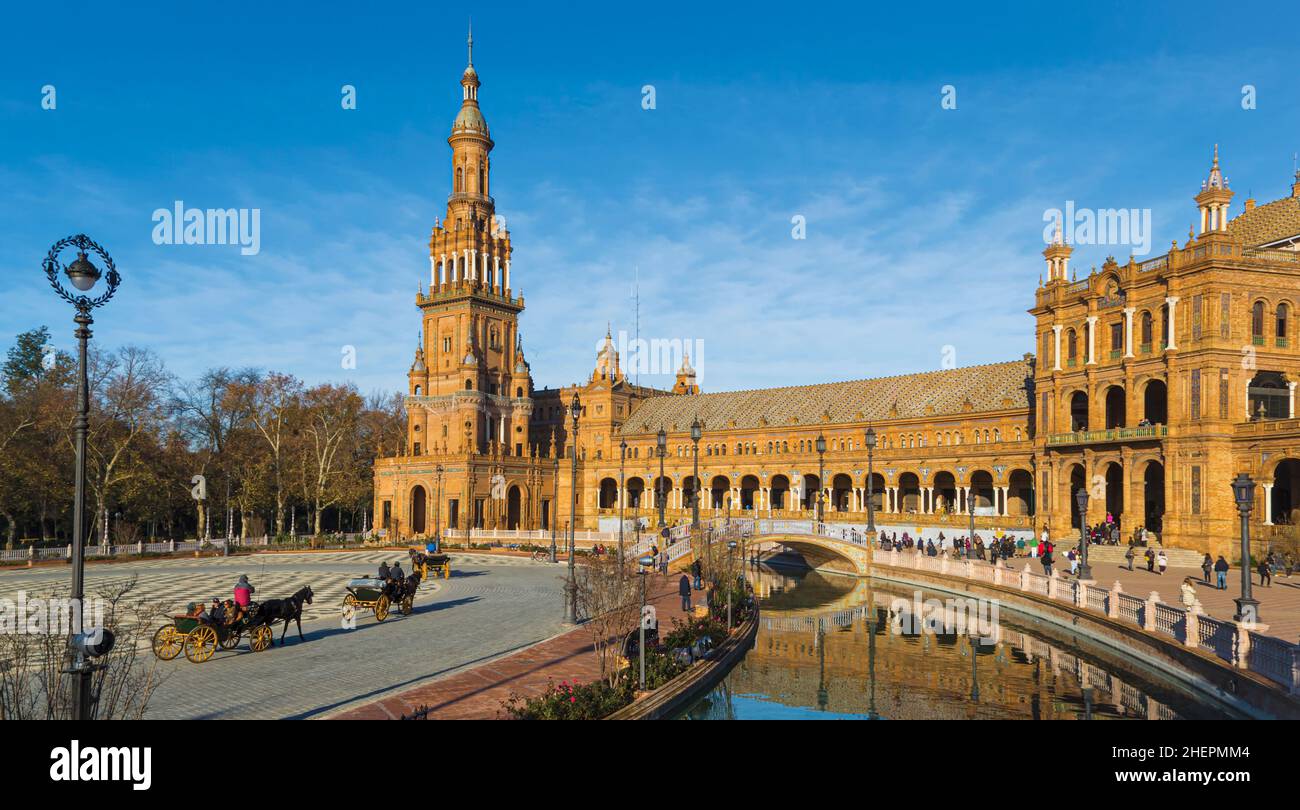 Sevilla, Sevilla Provinz, Andalusien, Südspanien. Die Plaza de España. Die Plaza war für die Ibero-Amerikanische Ausstellung 1929 gebaut. Stockfoto
