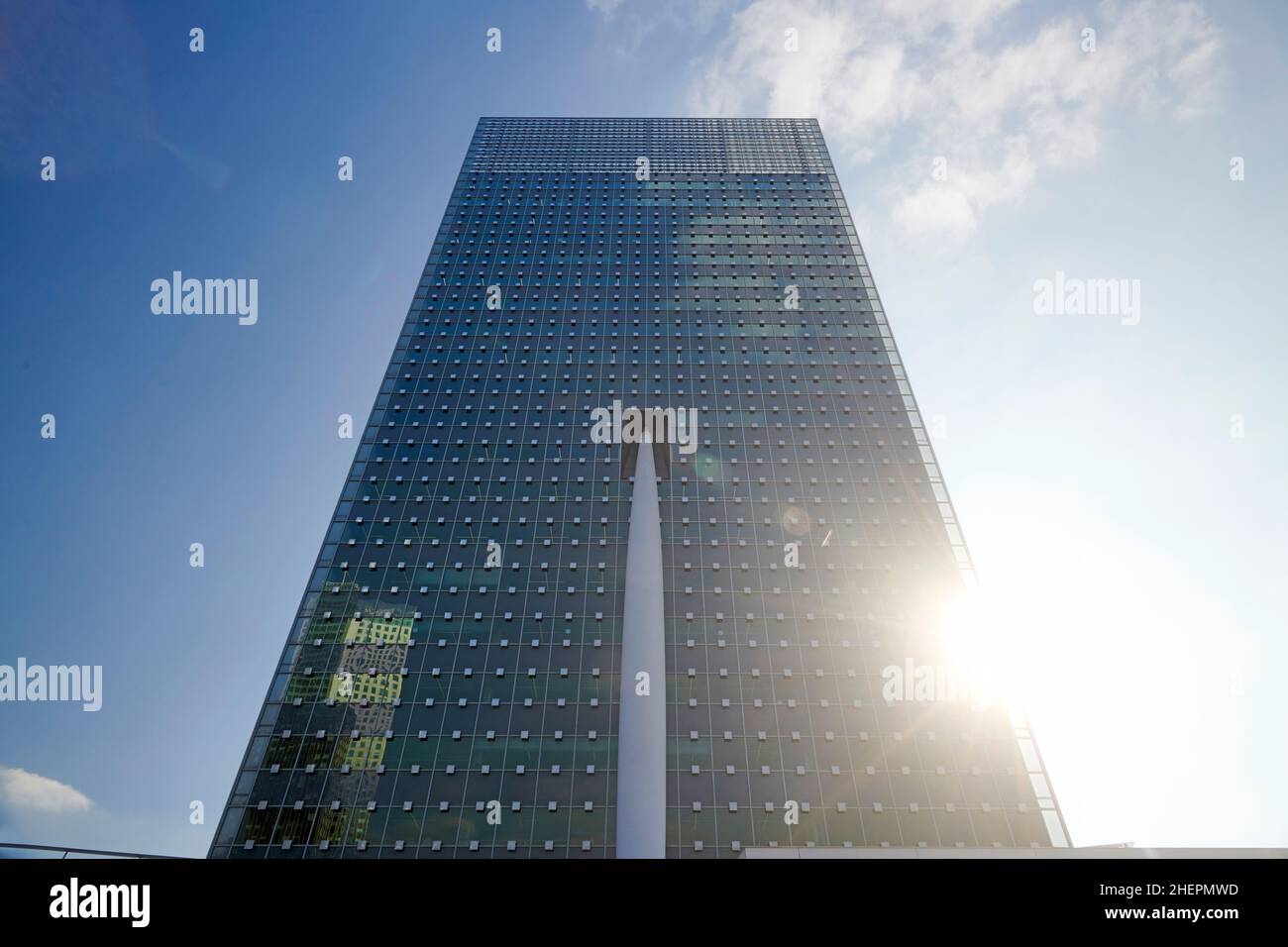 Fassade des KPN Headquarters im Stadtzentrum von Rotterdam vom