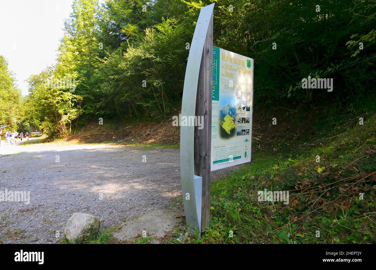 Aktenfoto vom 07/09/12 des kleinen Parkplatzes, der die Mordszene in der Nähe von Chevaline in der Region Haute-Savoie im Südosten Frankreichs war, wo der britische Staatsbürger Saad Al Hilli, seine Frau Iqbal und seine Schwiegermutter in ihrem BMW-Auto ermordet aufgefunden wurden. Bei den ungelösten Morden an drei britischen Familienmitgliedern und einem französischen Radfahrer, die 2012 in den Alpen niedergeschossen wurden, wurde eine Verhaftung vorgenommen. Der Staatsanwalt im französischen Annecy sagte, dass eine Person am Mittwochmorgen im Zusammenhang mit den Ermittlungen in Gewahrsam genommen worden sei. Ausgabedatum: Mittwoch, 12. Januar 2022. Stockfoto