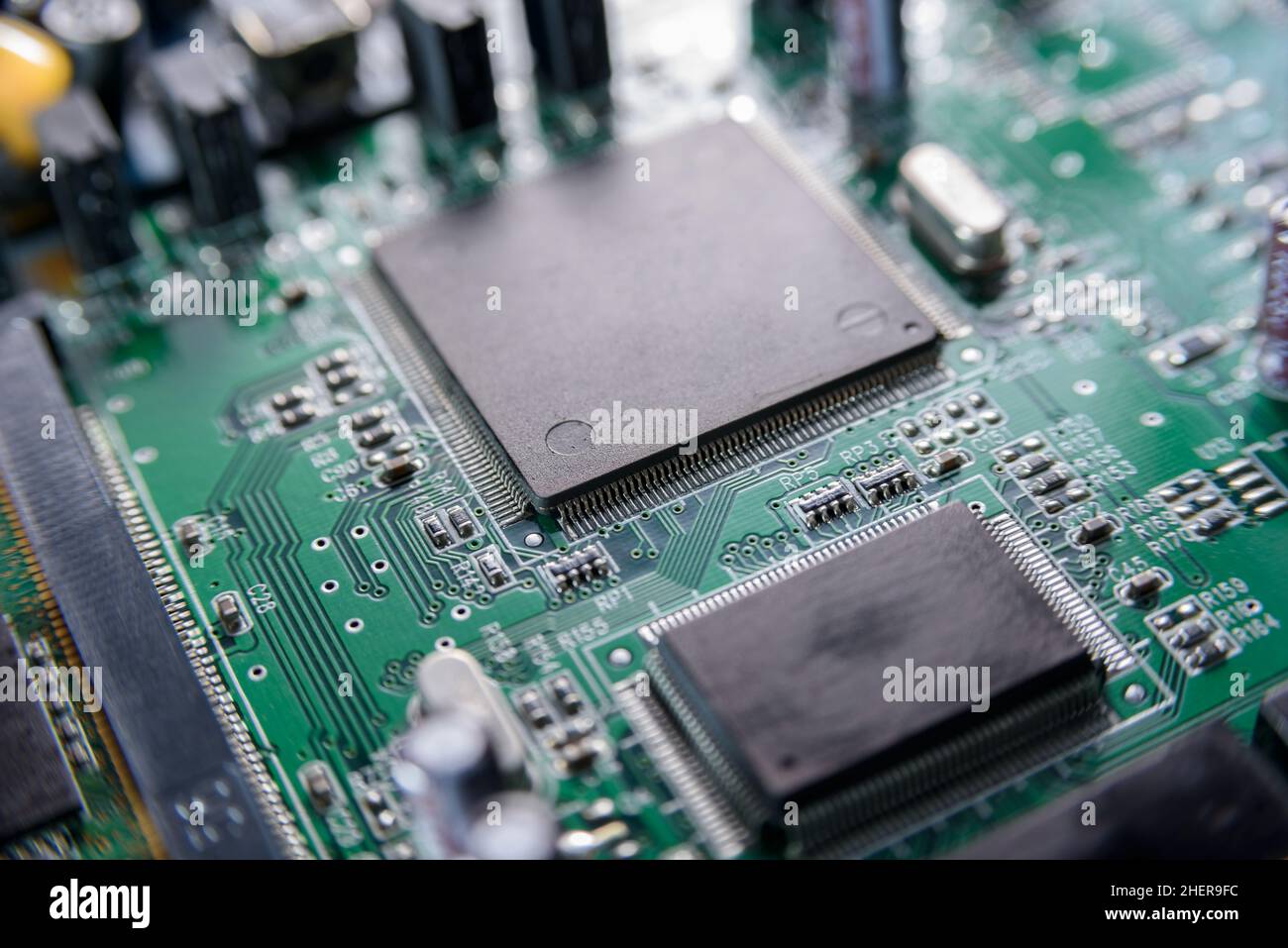 Mikroschaltung mit Chip-Nahaufnahme. Chipmangel Stockfoto