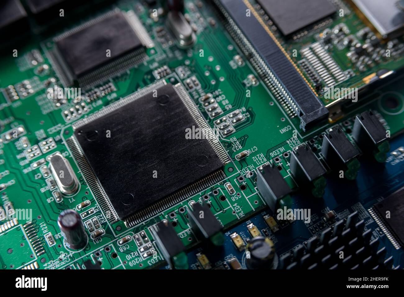 Mikroschaltung mit Chip-Nahaufnahme. Chipmangel Stockfoto