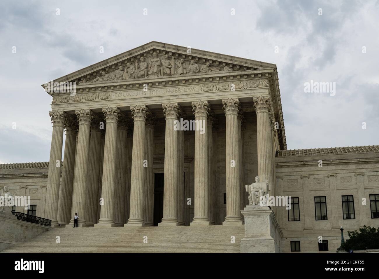 Sturmwolken über dem Gebäude des Obersten Gerichtshofs, Washington D.C, USA Stockfoto