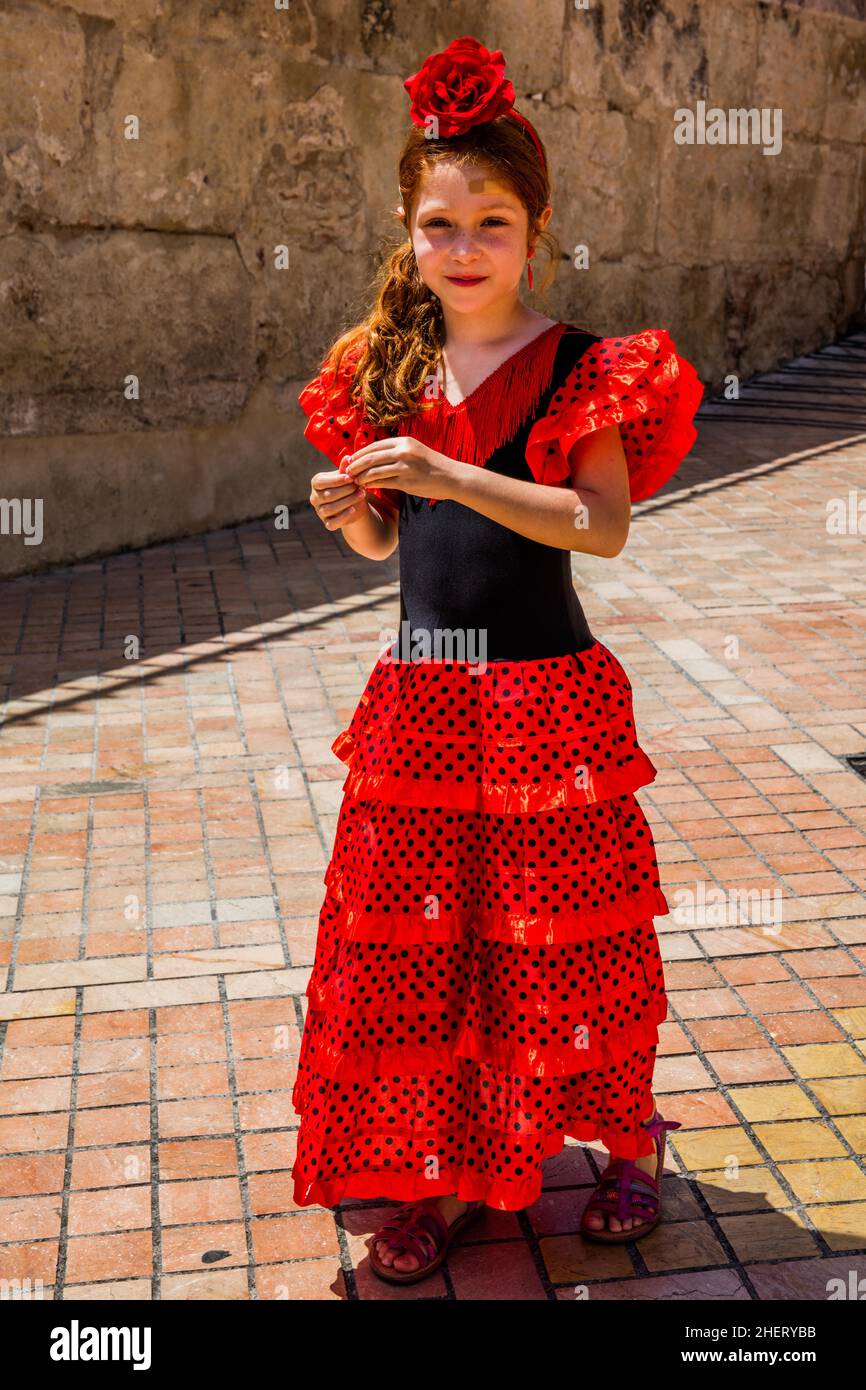 Mädchen in Flamenco-Kostümen beim Volksfest, Feria de Cordoba, Cordoba, Andalusien, Spanien Stockfoto