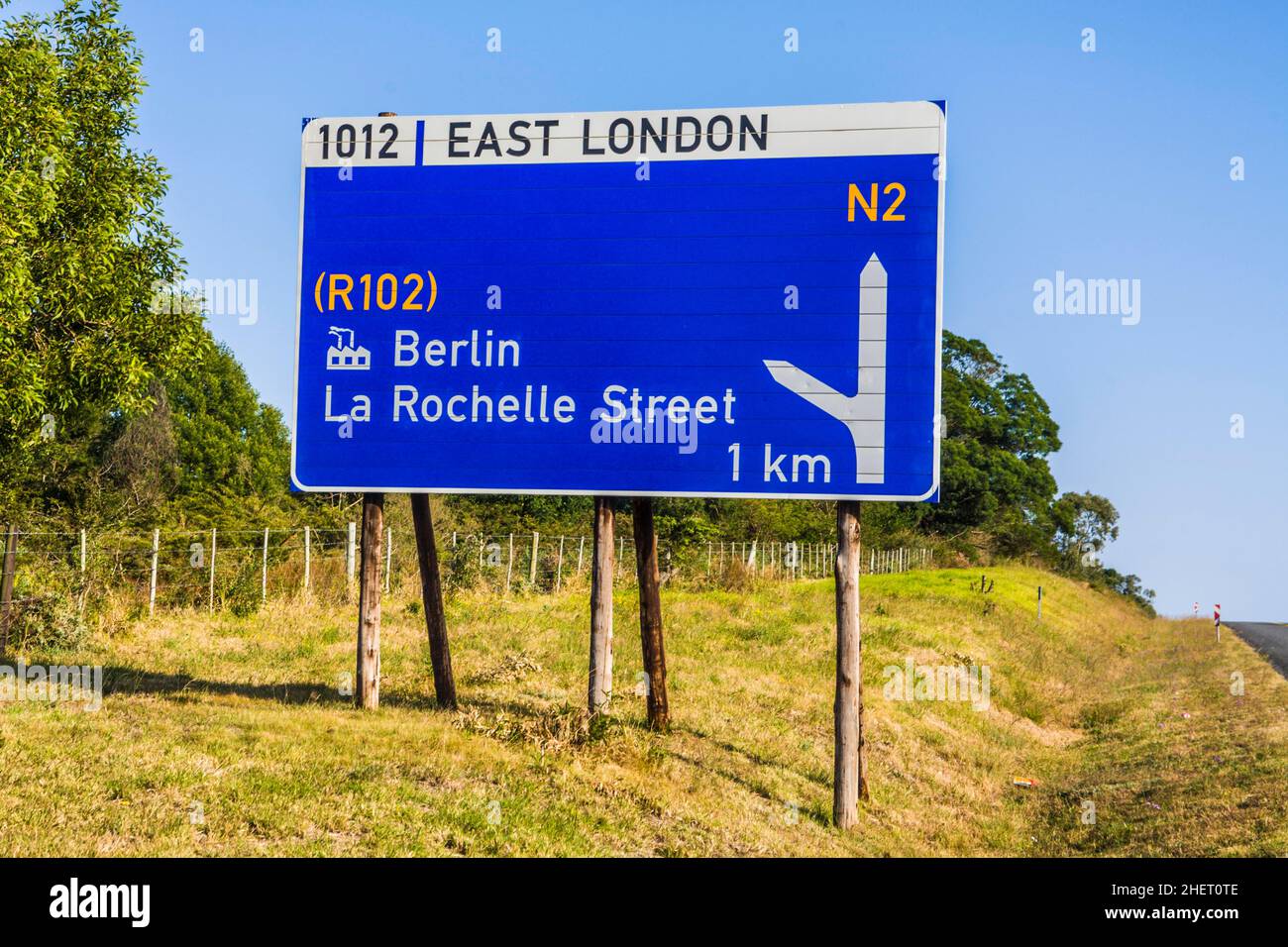 Straßenschild nach Berlin und East London in Südafrika, Südafrika Stockfoto