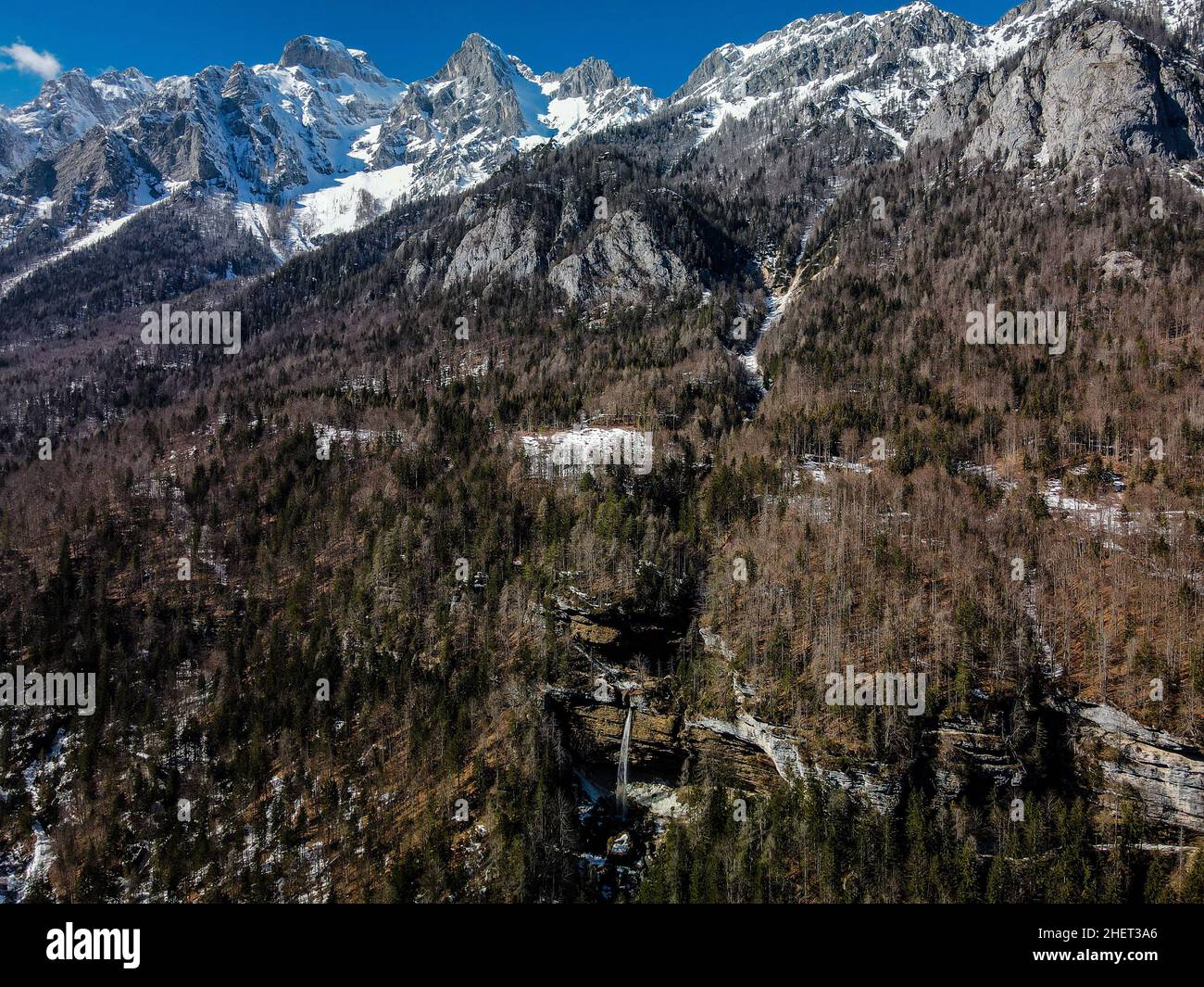 Luftpanorama des Wasserfalls Pericnik in den julischen alpen, Slowenien Stockfoto