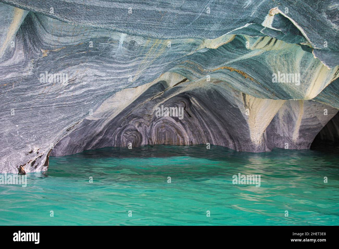 Panoramablick auf die Höhlen und Felsen von capilla de Marmol, Chile Stockfoto