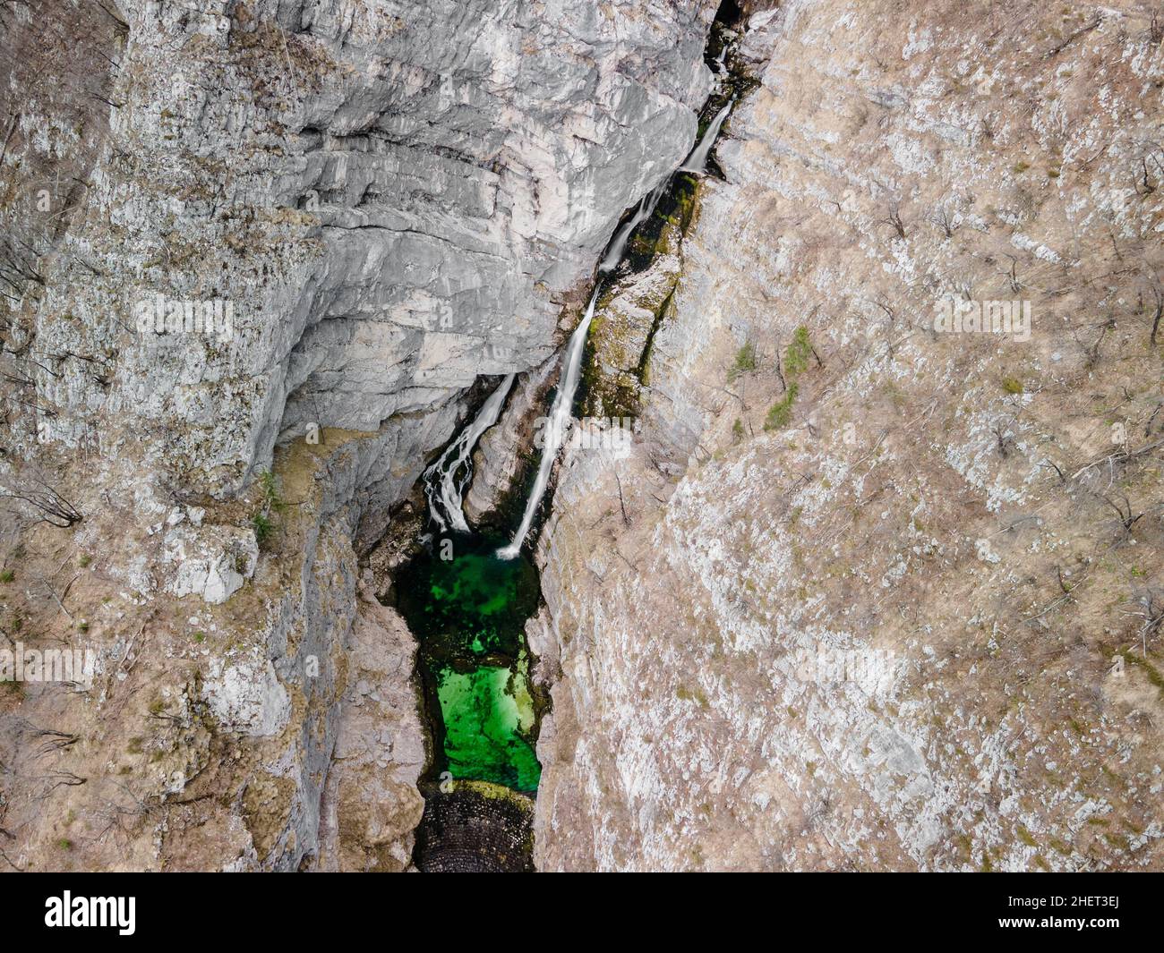Luftaufnahme der Savica Wasserfälle - berühmtes Wahrzeichen in Slowenien, Bohinj See, Triglav Nationalpark Stockfoto