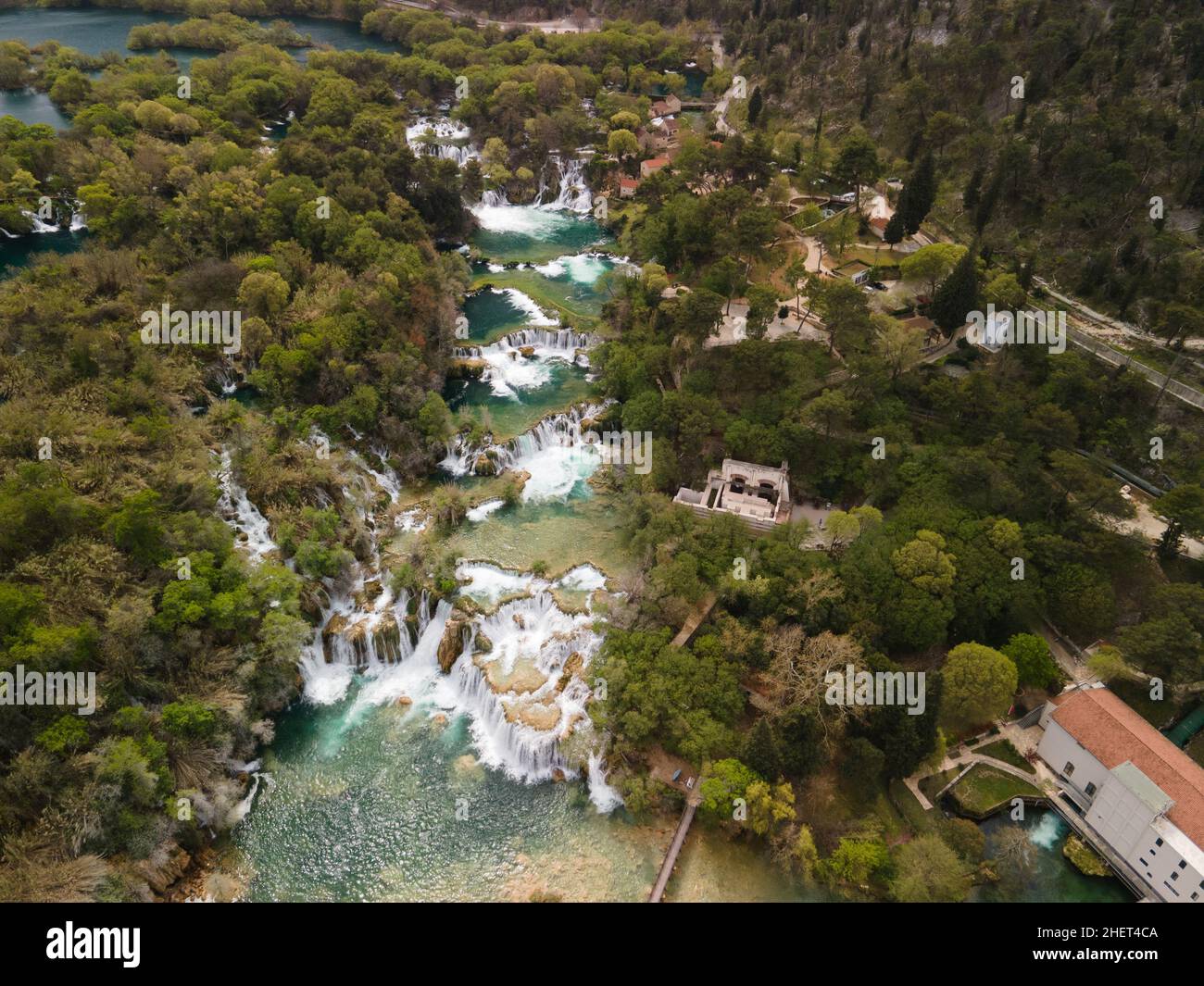 Luftaufnahme von Wasserfällen, Kaskaden im nationalpark krk, Kroatien Stockfoto