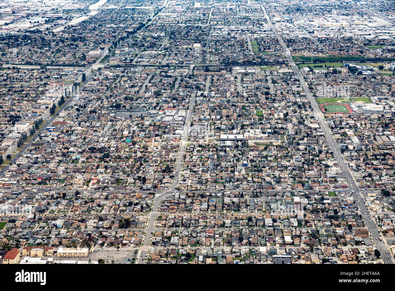 Luftaufnahme nach Los Angeles City mit Häusern und Straßen in rechteckigem Muster Stockfoto