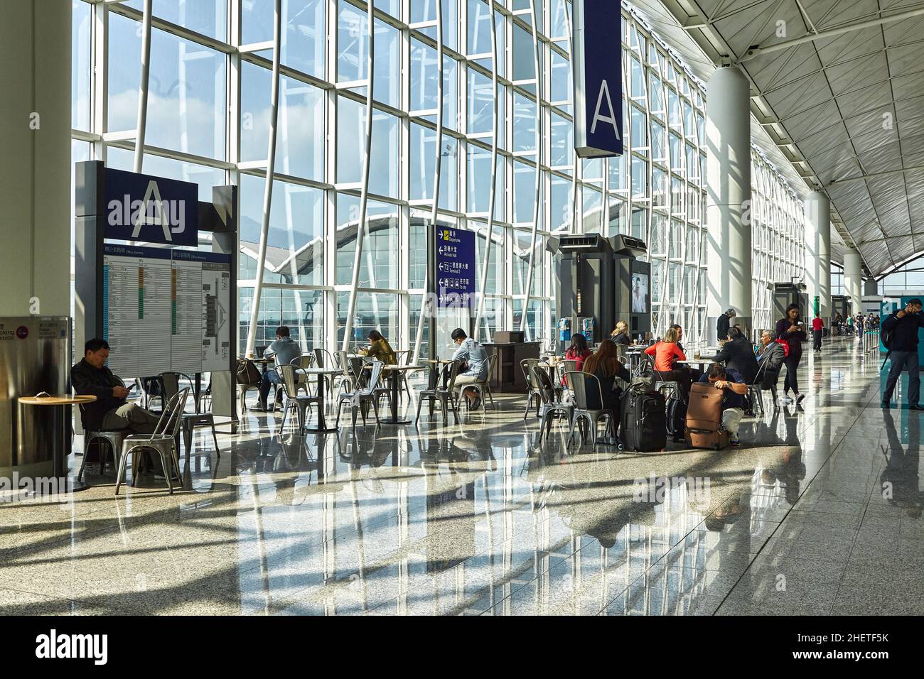 Hong Kong International Airport ist eines der größten Umschlagzentren, Passagierdrehscheibe und Tor zu Zielen in China und Asien. Stockfoto