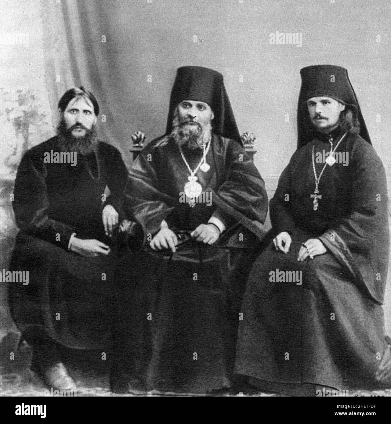 GRIGORI RASPUTIN (1869-1916) russischer Mystiker links mit Bischof Theofan Zentrum im Jahr 1909 Stockfoto