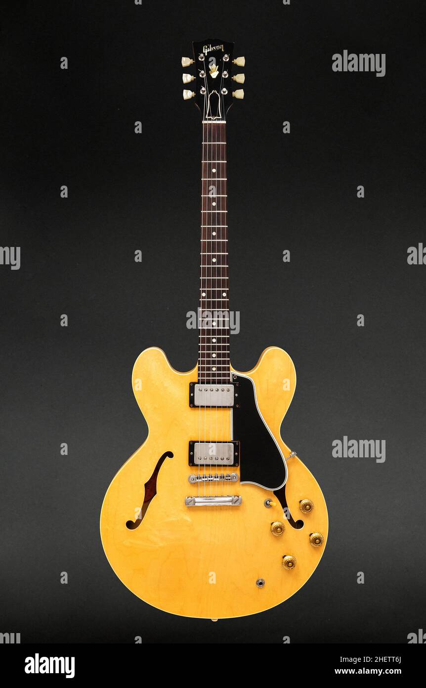 Gibson es-335 E-Gitarre, natürliche Farbe Stockfoto