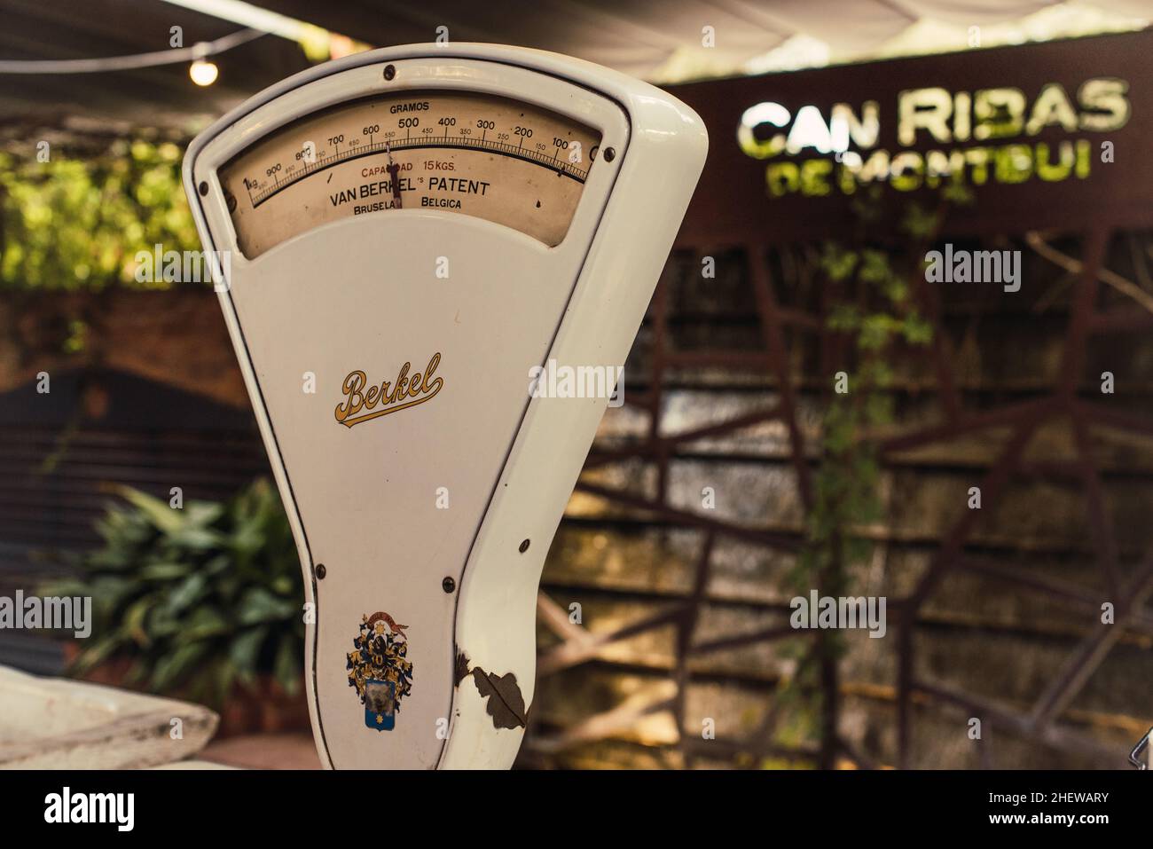 Barcelona - September 2021: Alte Skala in Can Ribas de Montbui Stockfoto Barcelona - September 2021: Alte Skala in Can Ribas de Montbui Stockfoto