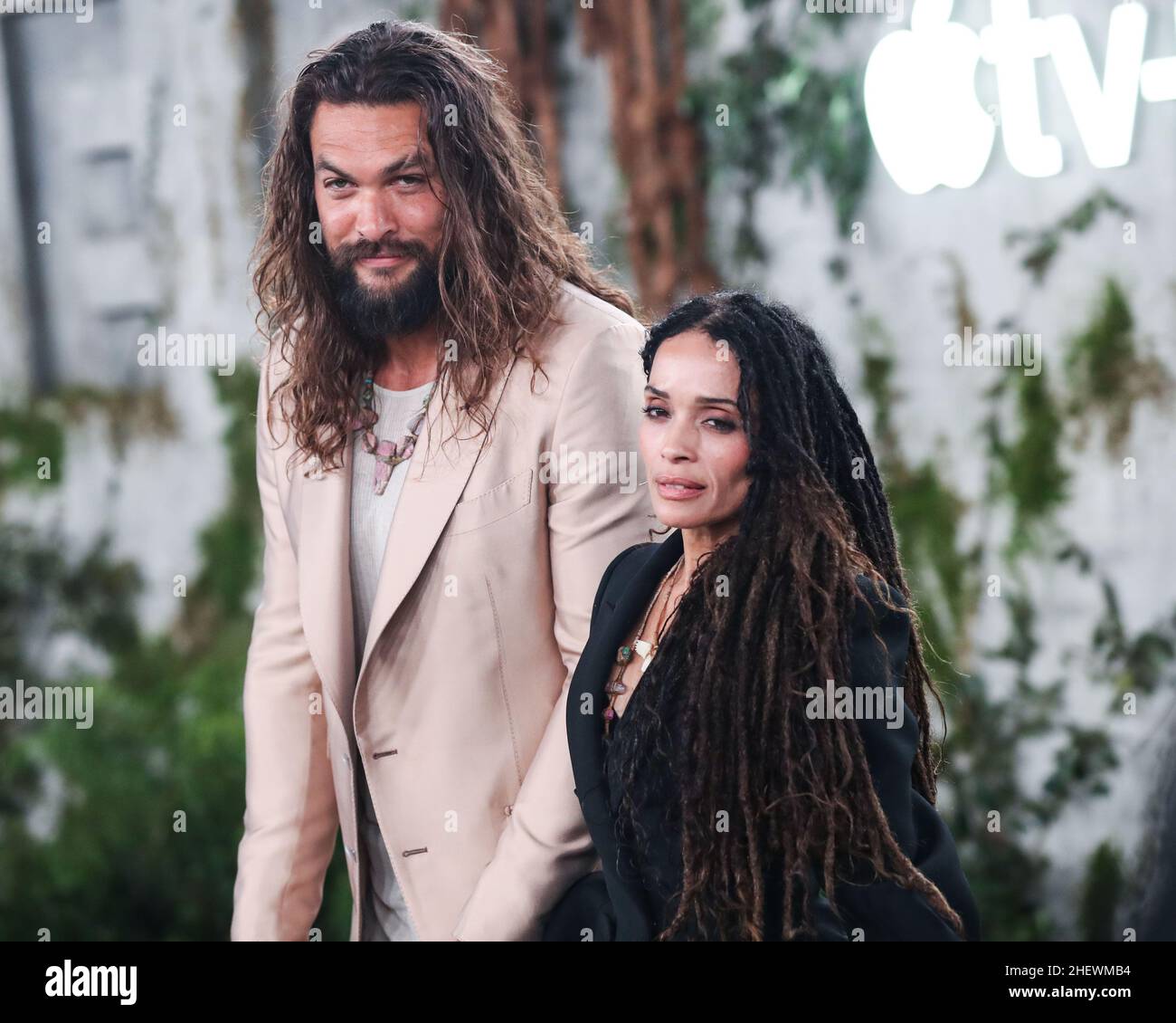 Westwood, Usa. 12th Januar 2022. (DATEI) Jason Momoa und Lisa Bonet kündigen Split nach fast 5 Jahren Ehe an. WESTWOOD, LOS ANGELES, KALIFORNIEN, USA - 21. OKTOBER: Der amerikanische Schauspieler Jason Momoa und seine Frau/amerikanische Schauspielerin Lisa Bonet kommen zur Weltpremiere von Apple TV 's 'See', die am 21. Oktober 2019 im Fox Village Theatre in Westwood, Los Angeles, Kalifornien, USA, stattfand. (Foto von Xavier Collin/Image Press Agency) Quelle: Image Press Agency/Alamy Live News Stockfoto