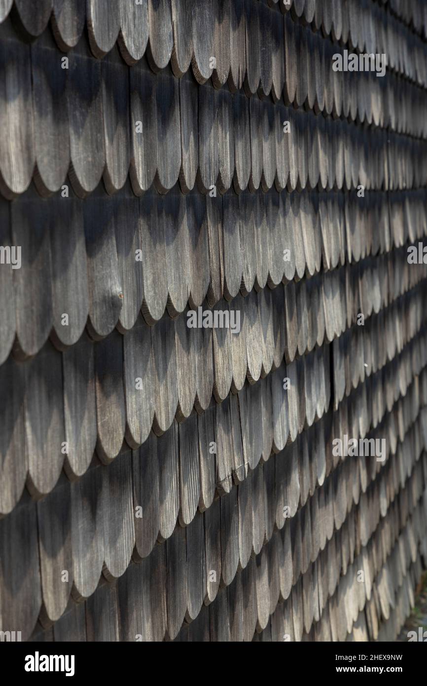 Holzdach - alte traditionelle Methode für die Bedachung - Dachschindeln und Shakes sind bekannt für ihre Dämmeigenschaften Stockfoto