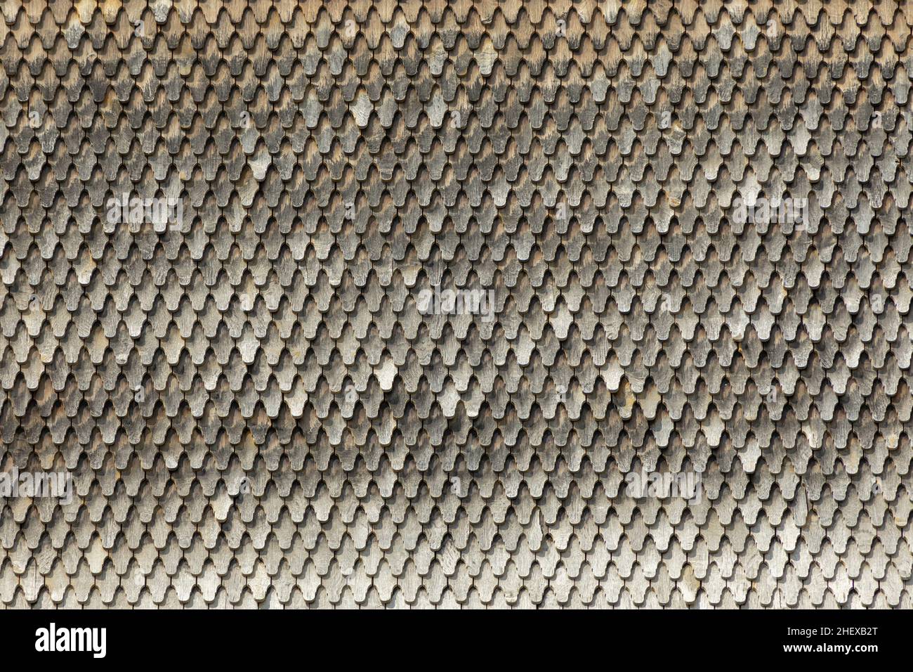 Holzdach - alte traditionelle Methode für die Bedachung - Dachschindeln und Shakes sind bekannt für ihre Dämmeigenschaften Stockfoto