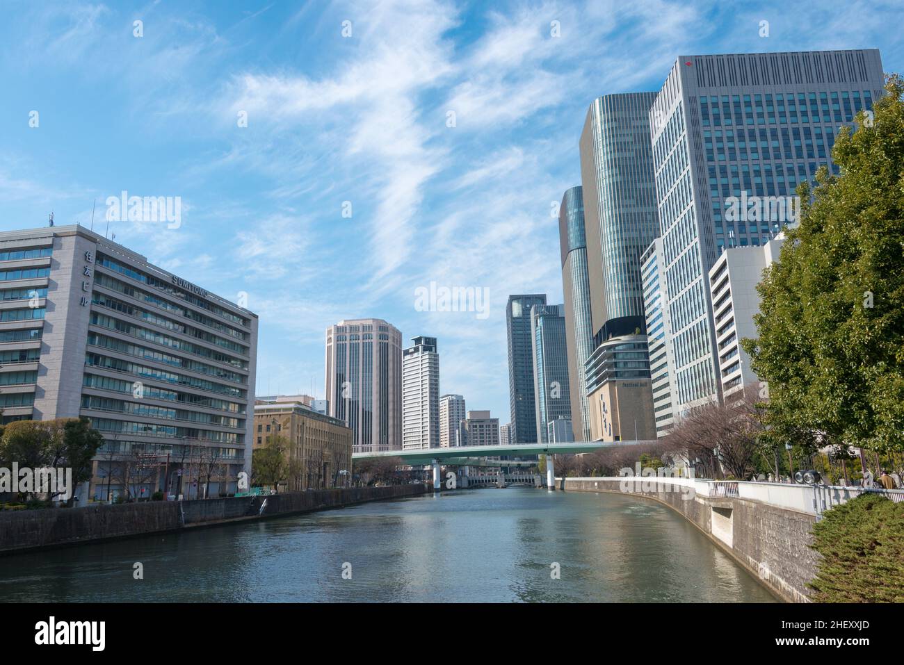 Osaka, Japan - Jan 03 2022- Tosabori River (Kyu-Yodo River) Blick von der Yodoya Bridge (Yodoyabashi) in Nakanoshima, Kita-ku, Osaka, Japan. Stockfoto