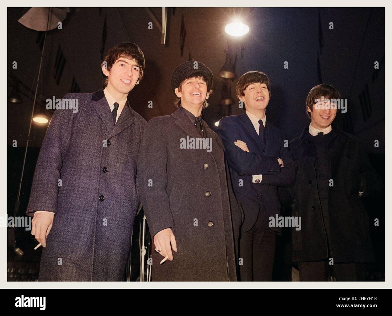 Die Beatles. 1964. Februar 11. Trikosko, Marion S., Fotografin. Stunden vor dem ersten US-Konzert der Beatles, dem Washington Coliseum. Koloriertes Foto. Stockfoto