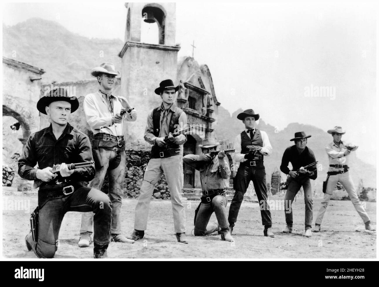 Das großartige Werbefoto der sieben Darsteller. 1960. Yul Brynner, Steve McQueen, Charles Bronson, James Coburn, Robert Vaughn, Eli Wallach. Stockfoto