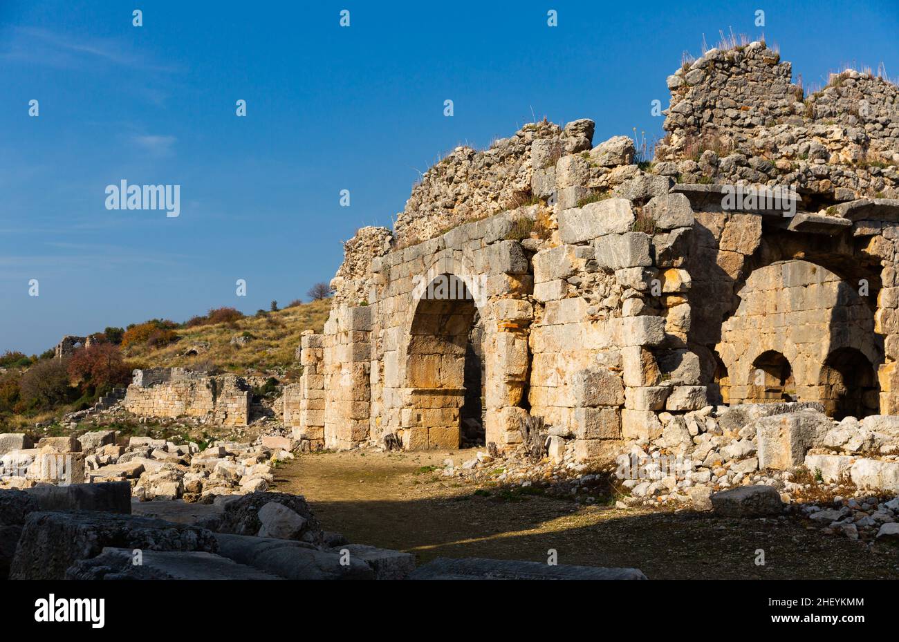 Ruinen von kleinen Bädern in Tlos, Türkei. Stockfoto