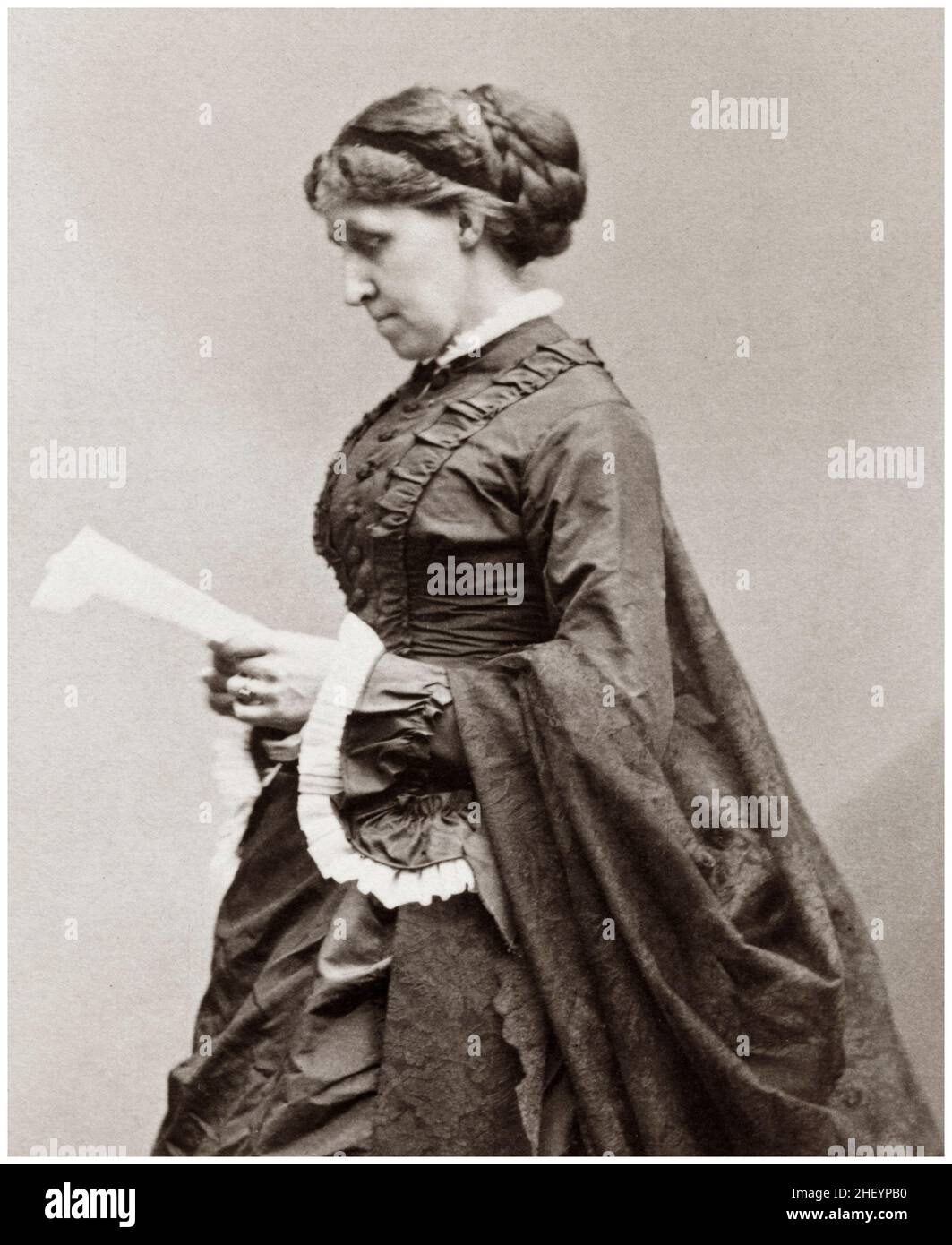 Louisa May Alcott (1832-1888), amerikanische Schriftstellerin und Dichterin, Autorin des Romans „kleine Frauen“, Lesung, Porträtfoto von George Kendall Warren Studio, 1872 Stockfoto