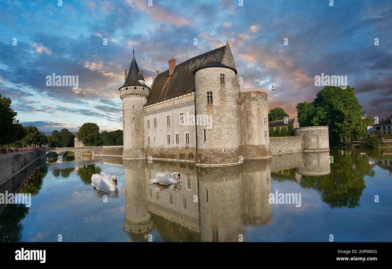 Der Château de Sully-sur-Loire (1560–1641) und sein Graben. Sully-sur-Loire, Centre-Val de Loire, Frankreich. Die château war der Sitz des Herzogs von Sully, Stockfoto