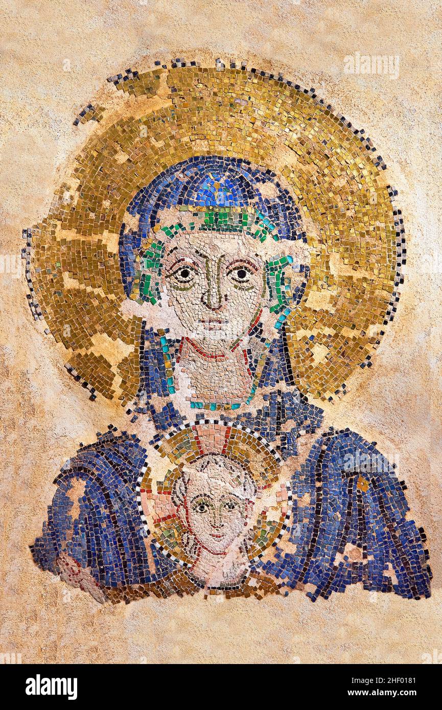 Mosaik der Jungfrau Maria und des Kindes aus dem 14th. Jahrhundert aus der Zen-Kapelle der Basilika San Marco (Markusdom) Venedig, Italien Stockfoto
